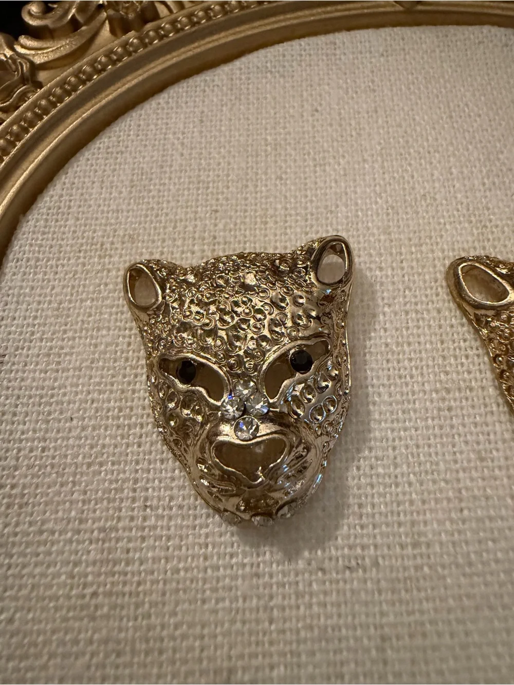 Gold tone Leopard Head earrings Vintage posts